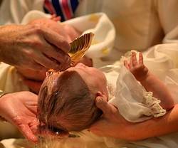 El bautizo es, también, un gesto de amor por parte de los padres.