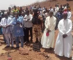 Yihadistas en Burkina Faso matan a 4 católicos tras una procesión, destruyen su imagen de la Virgen