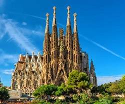 Convocan en Barcelona una gran vigilia de Adoración Eucarística: se celebrará en la Sagrada Familia
