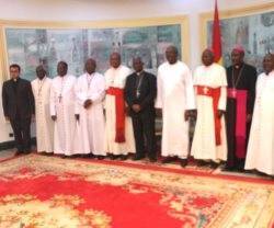 Los obispos de la coordinación estable de las Conferencias episcopales de la zona posan en Uagadougou, en Burkina Faso