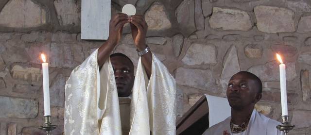 «Para salvar África hay dos cosas, Dios y la escuela»: el padre Cibaka y su ejemplar Projet Ditunga