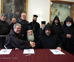 El Patriarca Armenio, el Ortodoxo y el Custodio de Tierra Santa, firman el acuerdo en Jerusalén