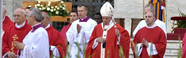 Vigilia de Pentecostés con el Papa: el fuego del Espíritu nos hace anunciar el fin de la esclavitud