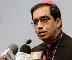 En vez de gastar millones para frenar migrantes, invertir en origen, pide el obispo de San Salvador