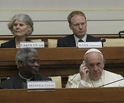 El Papa Francisco durante su encuentro con los responsables de las petroleras