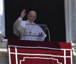 El Papa Francisco explicó a los miles de fieles presentes en la Plaza de San Pedro el Evangelio de este domingo