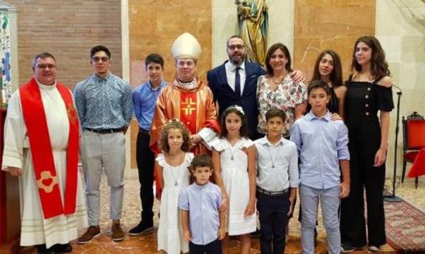 9 hijos y 9 años como familia misionera en Serbia: en verano, el obispo ha confirmado a 8 de ellos