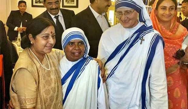 El cardenal Gracias lamenta la muerte de la ministra que liberó al P. Tom, devota de la Madre Teresa