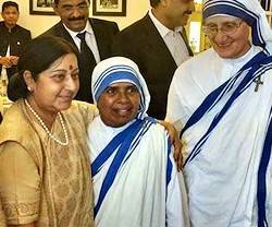 El cardenal Gracias lamenta la muerte de la ministra que liberó al P. Tom, devota de la Madre Teresa