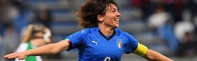 Peregrinar a Lourdes, el gran deseo de Daniela Sabatino, goleadora titular en la selección italiana