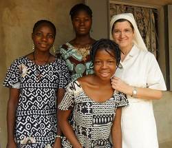 La oleada de violencia yihadista no asusta a las Misioneras de la Inmaculada: siguen en Burkina Faso
