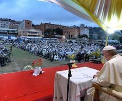 Francisco felicita a la Iglesia de Madagascar por su pujanza y pide no caer en «habriaqueísmos»