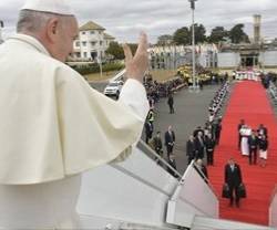 El Papa Francisco se despide de Madagascar en la mañana de este martes, al iniciar su vuelo hacia Roma