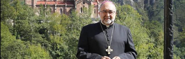 En una leprosería se convenció, antes dejó novia y trabajo en la banca: hoy es arzobispo de Oviedo