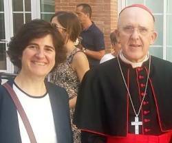 Tíscar Espigares, la responsable de la Comunidad de San Egidio en Madrid, con el cardenal Osoro, anfitriones de este Encuentro por la Paz 2019