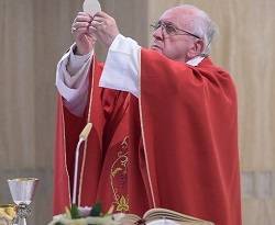 El Papa Francisco pidió en la misa de hoy acordarse de los gobernantes durante las oraciones