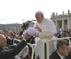 El Papa Francisco ha predicado contra las murmuraciones y ha recordado el papel de los mártires, hoy muy numerosos