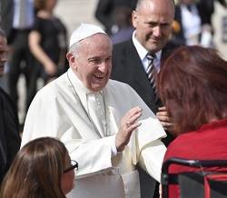 El Papa habla de la relación entre la Palabra y la evangelización, y cómo debe producirse