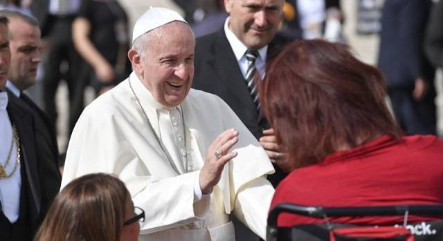El Papa habla de la relación entre la Palabra y la evangelización, y cómo debe producirse