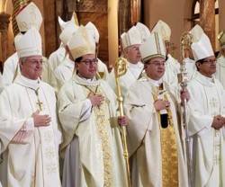 Obispos de Ecuador reunidos en julio en la consagración del obispo Piedra Aguirre