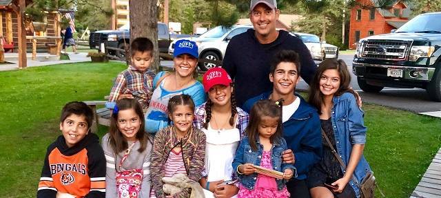El ya excongresista Sean Duffy con sus ochos hijos antes de que naciera Valentina, la pequeña de la familia