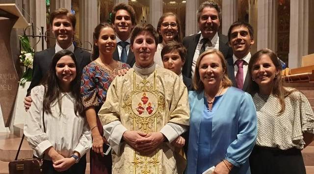 Pablo Aguilera-Pich, recién ordenado, explica el «triduo indispensable» que le llevó al sacerdocio