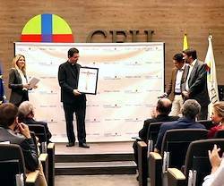 El sacerdote Emili Marlés, físico, recibió el Premio Religión en Libertad en la categoría Ciencia y Fe en cuanto impulsor del curso on line Science & Faith.