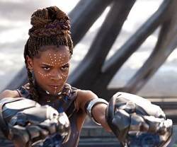 Letitia Wright, que interpreta a Shuri en Black Panther y en Los Vengadores, señala que la prensa esconde sus declaraciones sobre Dios en las entrevistas
