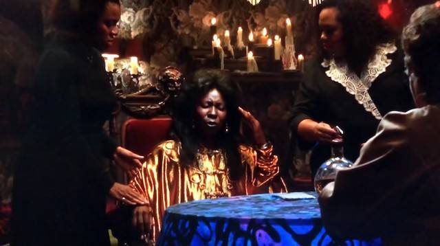 La insuperable médium Whoopi Goldberg de «Ghost» (1990), de Jerry Zucker. La película ganó dos Oscar, el de ella como mejor actriz de reparto y el de mejor guión original.