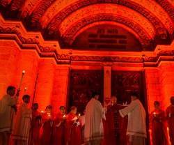 Grandes edificios de 15 países iluminados de rojo, una vez más, por los cristianos perseguidos