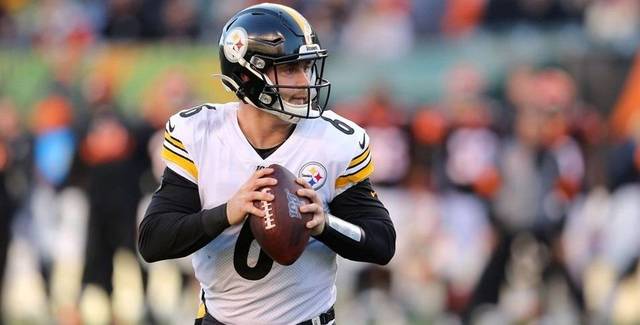El «quarterback» de los Steelers de la NFL se hizo católico tras quedar fascinado en una Eucaristía