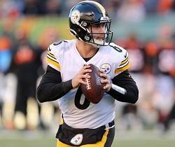 El «quarterback» de los Steelers de la NFL se hizo católico tras quedar fascinado en una Eucaristía