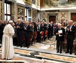 El Papa lamenta que sentencias «creativas» inventen «un "derecho de morir" sin fundamento jurídico»