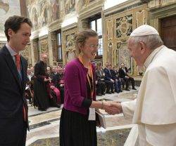 El Papa, a jóvenes empresarios: «No es fácil conciliar la fe y la doctrina social con el mercado»