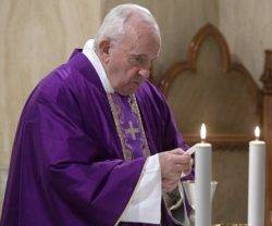 El Papa Francisco explica las escrituras en sus homilías matinales en la Casa Santa Marta casi cada día