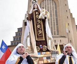 La Virgen del Carmen es la patrona de Chile... en esta foto, en su Santuario Nacional