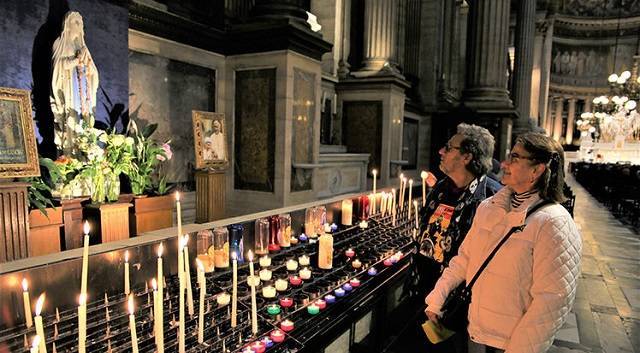 Fenómeno Johnny Hallyday: dos años después de su muerte una misa mensual atrae a cientos de alejados