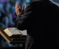 Un predicador negro con su Biblia... de media, 45 minutos