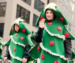 Vestidos de abeto en el desfile de Santa Claus de Toronto