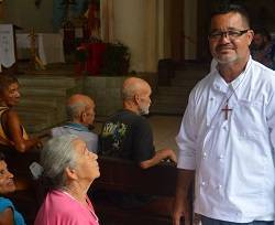 Tony, un verdadero Masterchef: un cocinero internacional que hoy alimenta a cientos en una parroquia