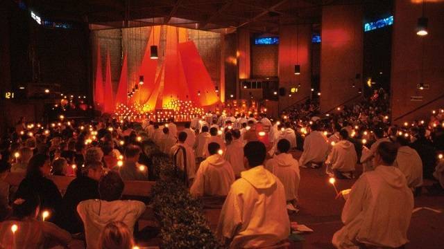 El Papa, a los jóvenes de Taizé: «Hay mucho que aprender de los que permanecieron fieles a Cristo»