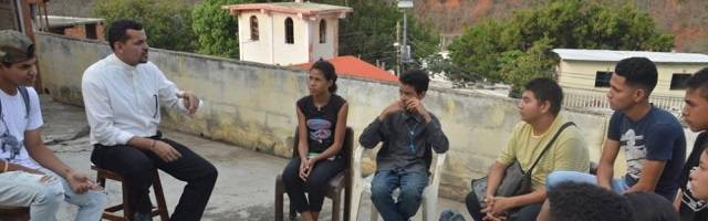 Fortalecer a jóvenes y sacerdotes: otro servicio fundamental de la Iglesia en la Venezuela que sufre