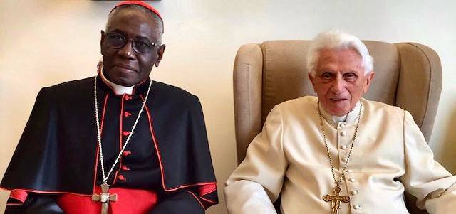 Benedicto XVI y el cardenal Sarah defienden el celibato en un nuevo libro: «¡No podemos callar!»