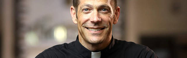 Padre Mike Schmitz alerta sobre la «herejía de las buenas obras», de nada sirven sin contemplación