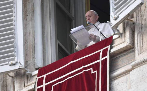 Papa Francisco en el Ángelus: la trata de personas, «verdadera plaga que explota a los más débiles»