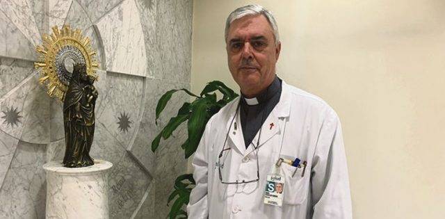 Día a día de un capellán de hospital: «Repartimos vida divina, paz en el corazón, que sana y cambia»
