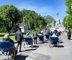 ¿Declarar a Lourdes como santuario nacional francés? El obispo emérito explica por qué mejor no