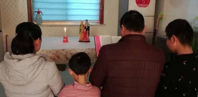 Ya hay mil muertos por coronavirus en China: no dejan ir a las iglesias, los fieles rezan en casas