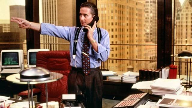 Michael Douglas en «Wall Street» (1987), de Oliver Stone. Su personaje, Gordon Gekko, ya un clásico, es una muestra de conciencia moralmente cegada en la cual la avaricia está al servicio del orgullo.