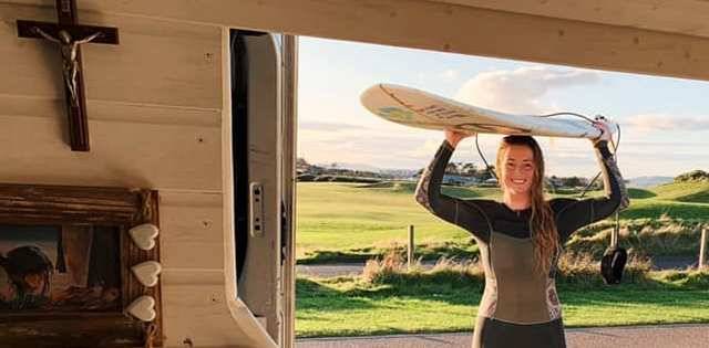 Michelle Kerr, surfista entusiasta de Dios, la Iglesia, las olas y la naturaleza